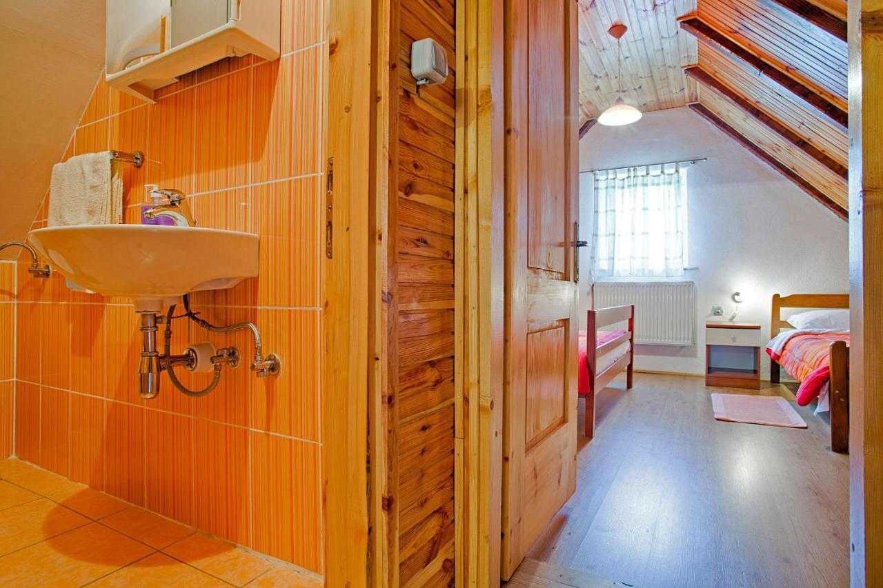 Andrea In Sertic Poljana - Haus Fuer 6 Personen Plitvička Jezera 外观 照片