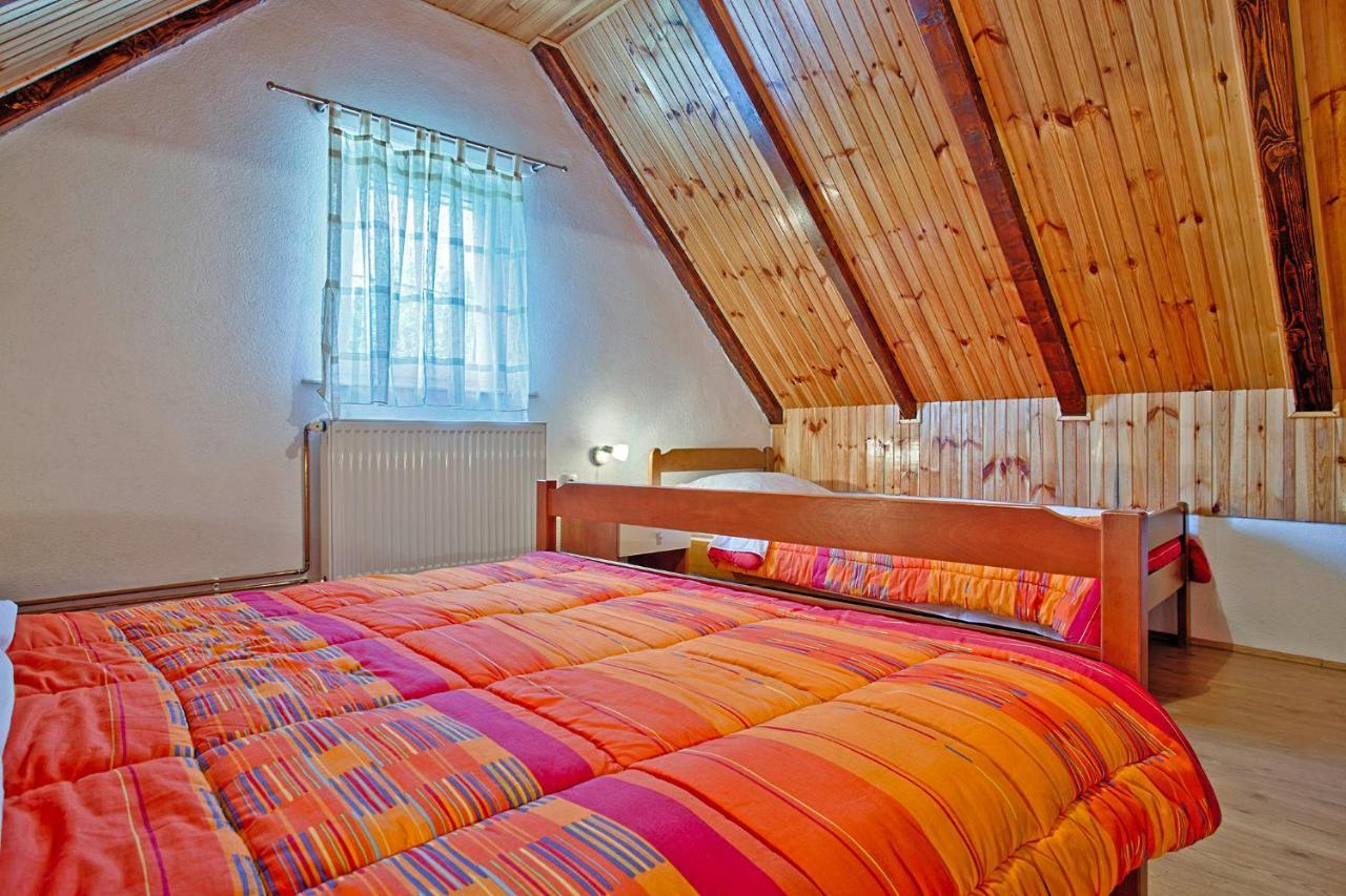 Andrea In Sertic Poljana - Haus Fuer 6 Personen Plitvička Jezera 外观 照片